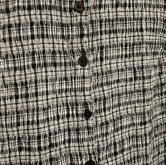 Casual Button-Up Tank - Picture 2 of 3